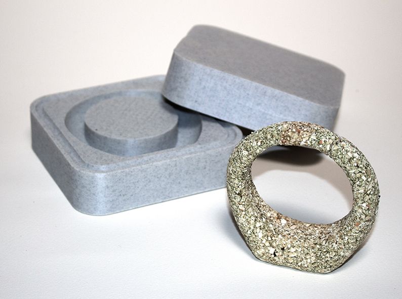 Giant Ring and Mould