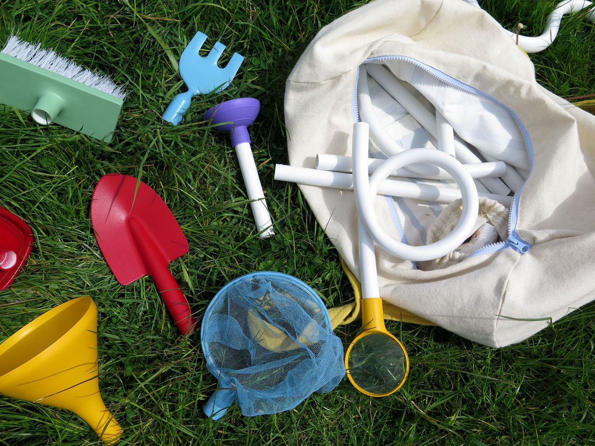 Combo is a modular tool kit for children from the age of two onwards that aims to get young children out and exploring natural environments