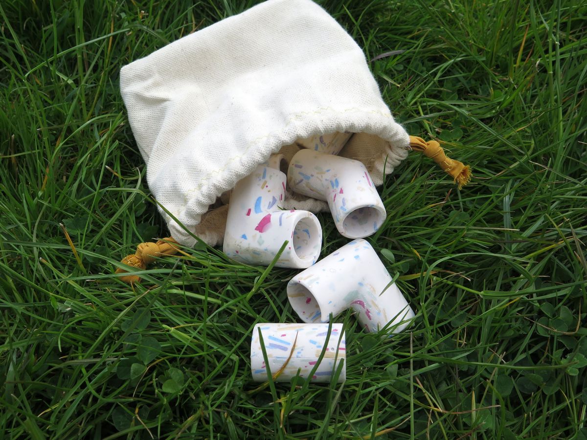 This image features the connectors and their bag. The role of the connectors is to enable the child to build bigger combinations with the pipes and action parts, allowing them to have more freedom with what they can build and use Combo for
