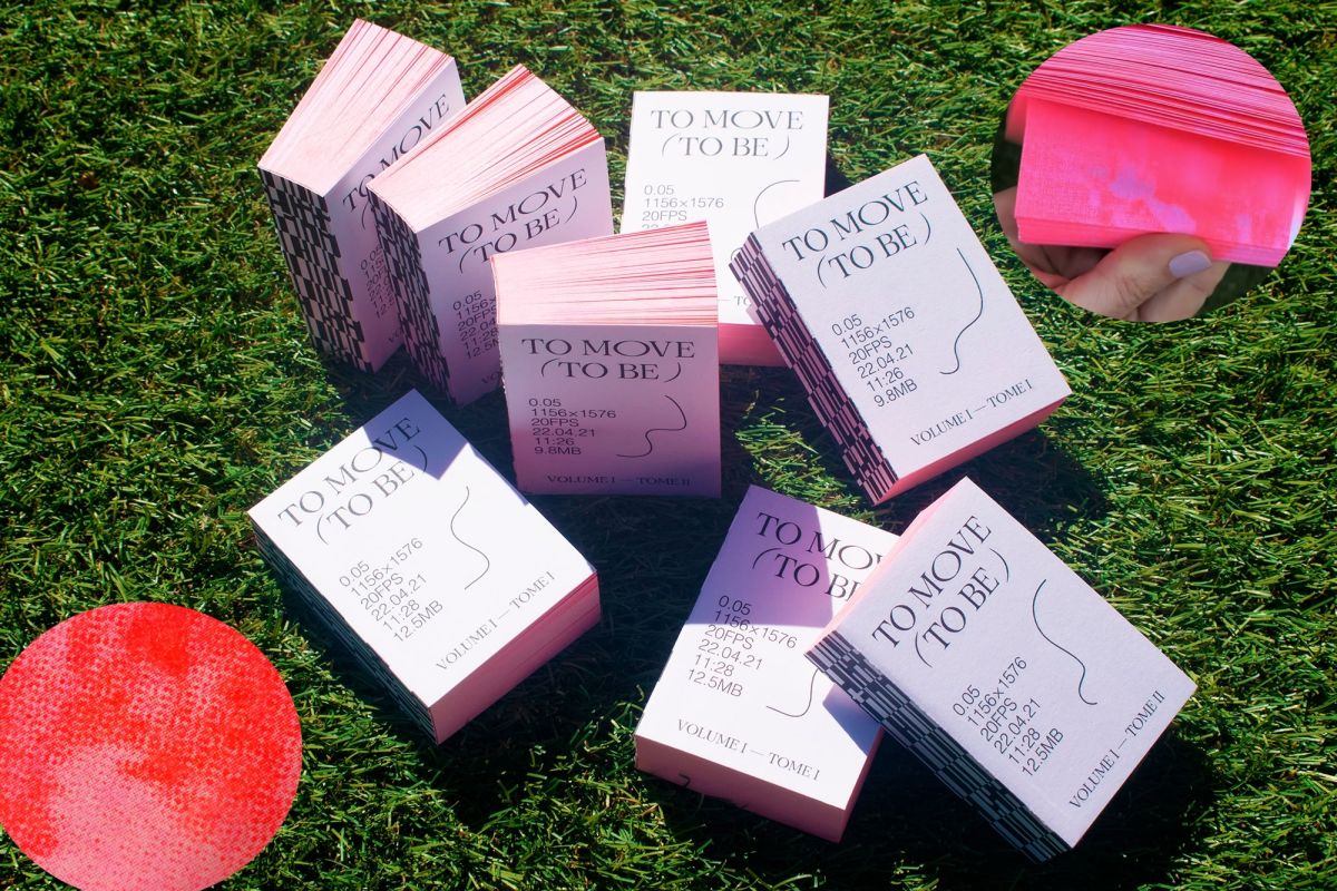 To Move (To Be) – Publication. Each book is a compilation of 200 frames existing simultaneously.