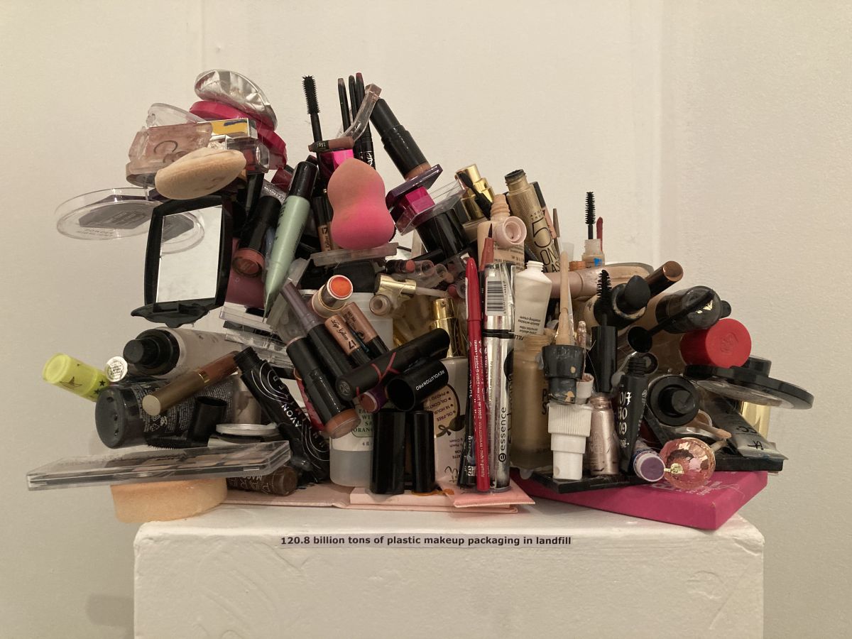 120.8 Billion tons of plastic makeup packaging in landfill